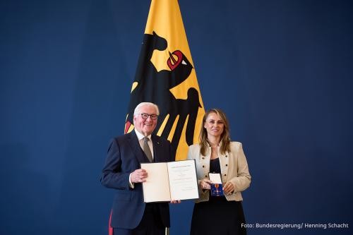 (Foto: Bundesregierung / Henning Schacht) Bundesverdienstkreuz für Jagoda Marinić